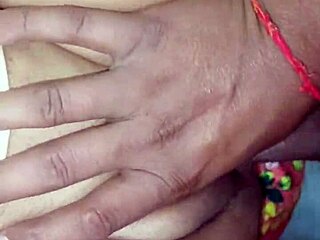 Hei, de ce prietena indiană îmi suge pula atât de dornică înainte să fie futută tare?