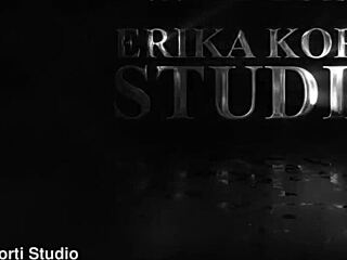 예쁜 베이비 에바 페이가 큰 블랙 자지로 거친 항문 박아!