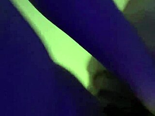 セクシーなブーティーがランジェリーでモンスターコックに！