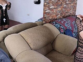 padrastro entrena a su hijastra para tener sexo anal