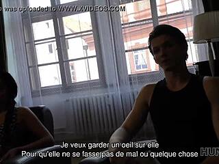 Trocou anel de noivado por foda com velho, lambendo e chupando escondido