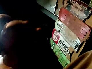 Punhetando pra namorada e gozando carga enorme