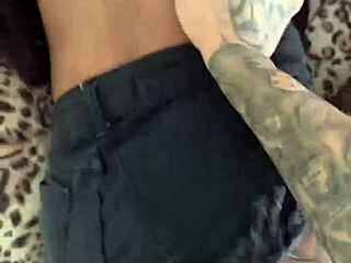 vetää kalsarit sivuun ja tekee ihan vitusti