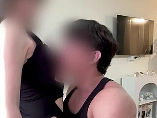 ¿la guarra oriental se lleva corrida gorda en las tetas?