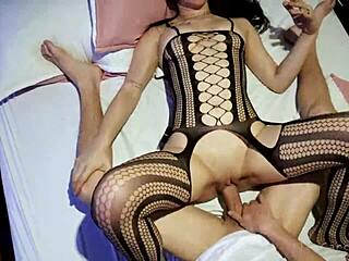 Escena Caliente en Blanco y Negro - Pareja Joven Venezolana Le Dan Bien Duro