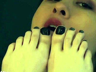 I cum with my pretty feet.