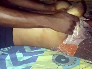 Urut tetek besar teman wanita aku melalui bra lutsinar