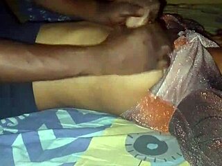 Urut tetek besar teman wanita aku melalui bra lutsinar