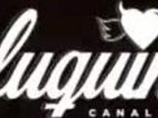 Mlada 18+ punca začne masturbirati v uberju in konča z dajanjem ritke