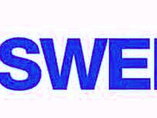 Sramežljiva Skye Wood vzburjeno drgne svojo pičko po Rubikovi kocki