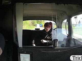 Rødhåret jente kneppa av svindler sjåfør i baksetet ute