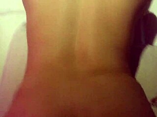 Gringa with big ass gets taken from behind in a seductive encounter