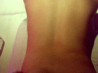 Gringa with big ass gets taken from behind in a seductive encounter