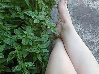 Gretala boldly airs her pussy in the courtyard.