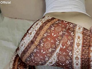 Mamă vitregă blocată futând pe pat!