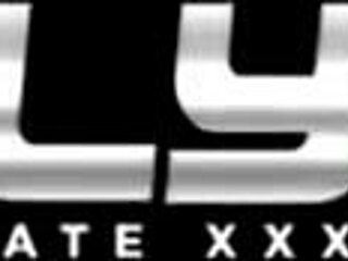 볼록한 키라 퀸 머구르 오직3x 희귀 섹스 영상