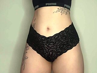 Фетиш камълтоу дразнене в домашно индийско POV