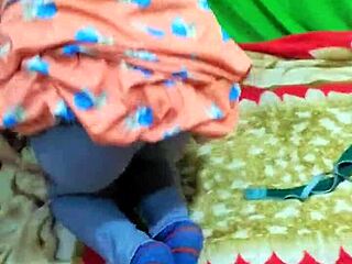 Bhabhi India Tukar Saree Secara Rahsia