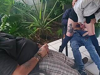 Moj prijatelj jebe moju ženu, ja se ševim i svršavam 😏