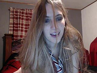 Roxxxanne69 performs detailed finger play on herself