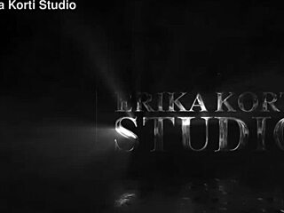 Colombiansk 18+ allisonsweet med het kropp dricker piss tar enorm kuk i tight anal