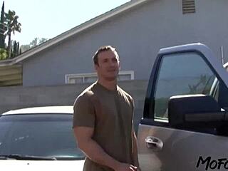 This real amateur homemade sex with a busty waitress is hot 😍