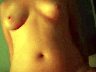 Saya beri suami masa yang sangat baik dalam pita seks kami