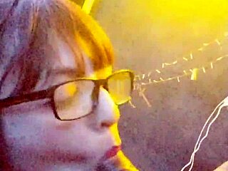 Sometida Le Gusta Tragarse La Verga Completa Junto Con Las Bolas