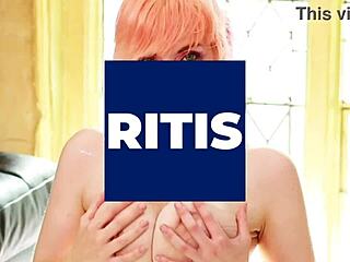 Profe y jefa dominan alumno en clase