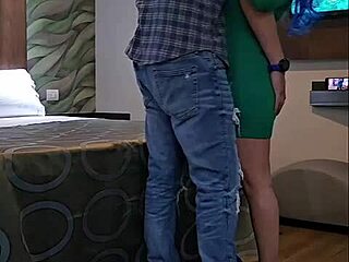 valentýnský dárek pro tetu pam s parukou před manželem