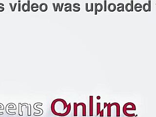 Profe y jefa dominan alumno en clase