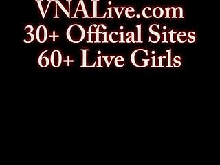 ダークブロンドの狐アリックス・ラヴェルがマイルズ・ロングの脚