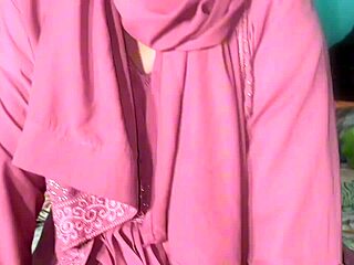 Bangladeshi Girlfriend Fucks Boyfriend in Doggy and Missionary Positions