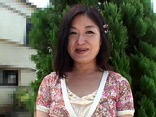 asian mom chiyo yamabe shows hairy pussy