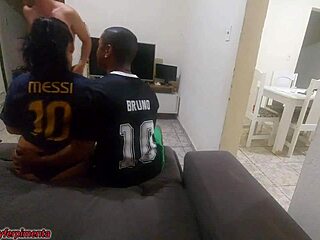 Tive Que Fazer Sexo Com Amigo Do Meu Marido Por Causa De Uma Aposta Mas Fiquei Com Tesão E Acabei Fazendo Dp Com Os Dois