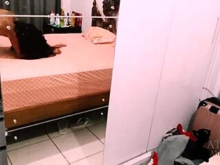 Jovem Triste Ganha Carinho Do Amigo Dotado!