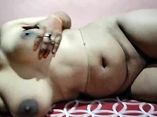 Beautiful Girl Shares Pussy On Whatsapp Call