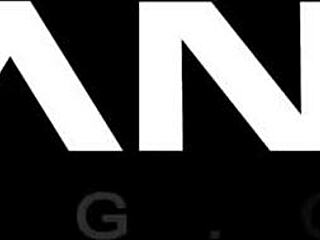 Blonde MILF Geniet van Deepthroat Blowjob en Anaal Neuken in Groep