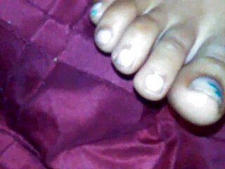 Ebony beauty delivers a teasing footjob leading to cumshot