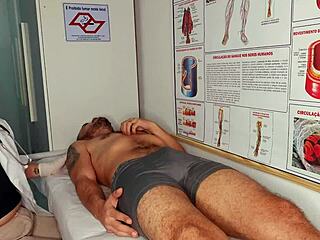 Erekcja przed pielęgniarką kończy się ruchaniem