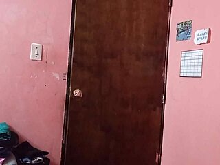 Hermana sorpresa casi desnuda quiere sexo duro grabado 🔥