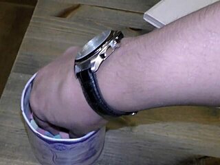 Учителка чука студентката Бейби Бамби в задника на частен урок, кара я да смуче кур под масата