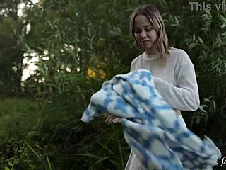 I am alice flore perverting my camping day with diddling pussy