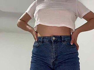 Picked up a Didi client without bra, he spotted my big tits.