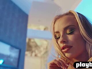 Big Ass Blonde MILF Anna Claire Clouds Poses Naked!