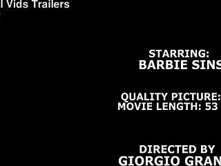 Barbie sins innokkaasti ottaa kolme kaveria syvään anaaliin