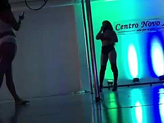 Diosa Argenta's seductive pole dance