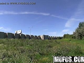 Where did you spot the gym pickup with Isabella Christyn?