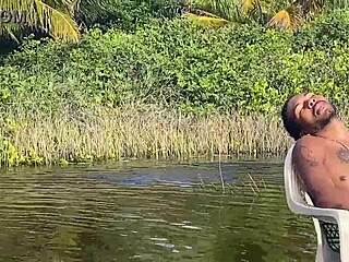 Corno manso nao aguenta ver esposa sendo fodida no pelo por outro cara e chora