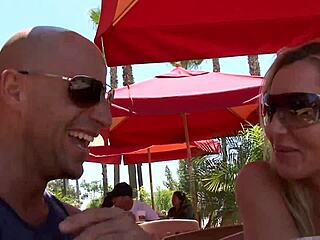 Gue Entot Milf Pirang Lisa Demarco di Tempat Tidurnya Deepthroat dan Anal